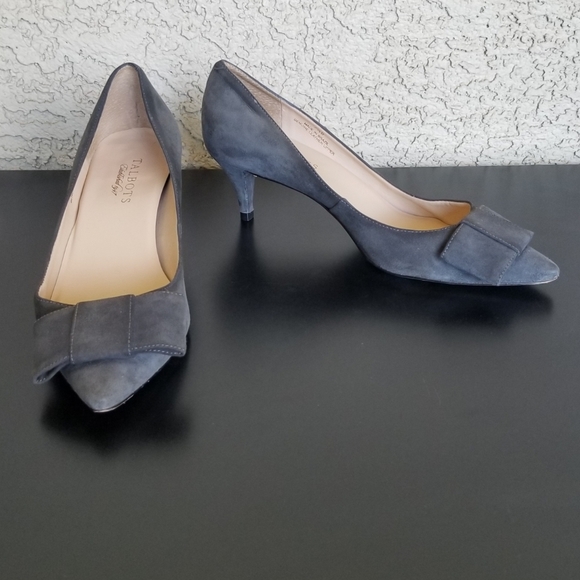 TALBOTS SUEDE DAHLIA BOW HEELS - Picture 6 of 7